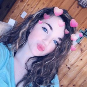 Meet your Posher, Alexia